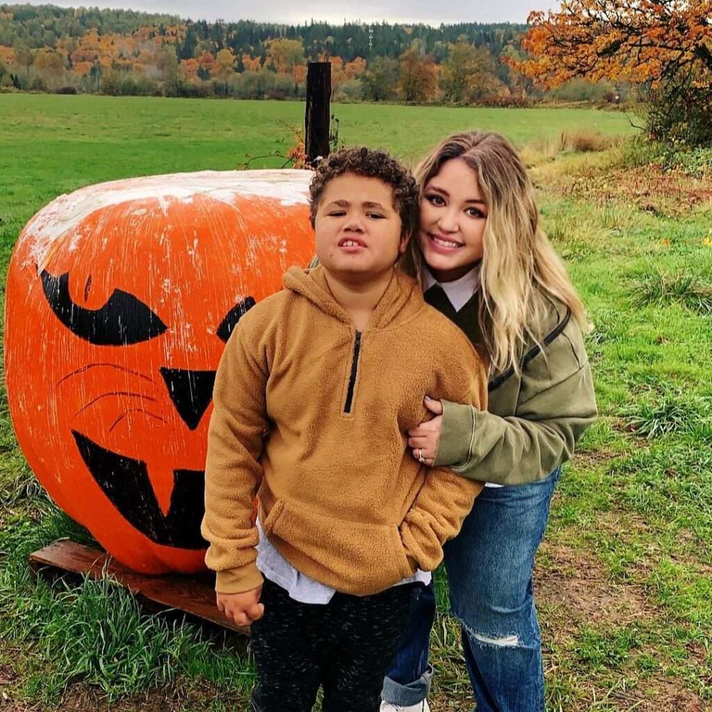 Anna Todd Age