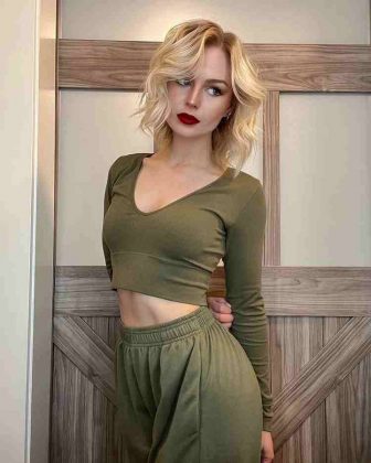 Who is TiktokeYoutuber Kris Collins? Her Age, Career & More