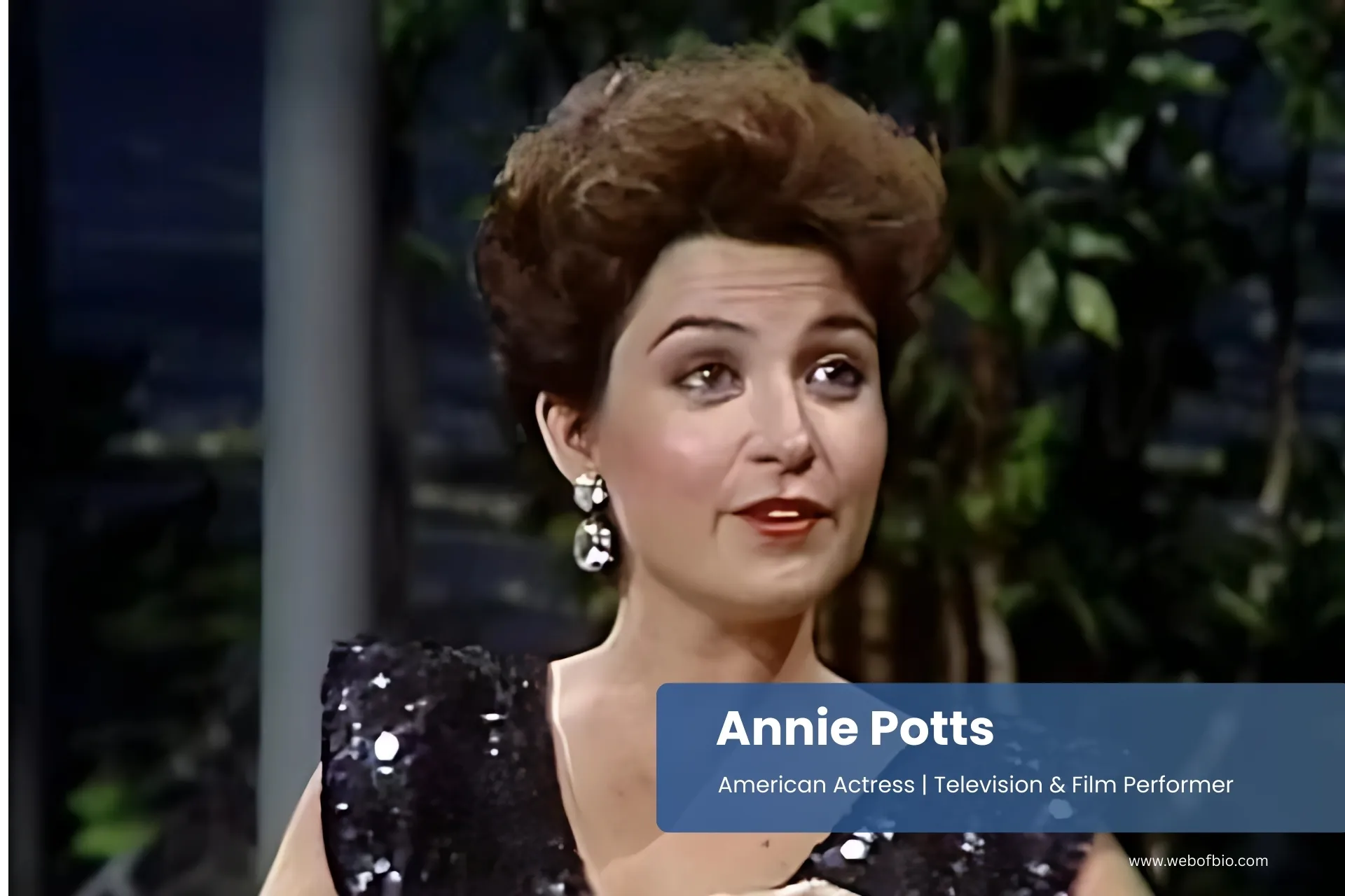 Annie Potts in a sequin dress on the tonight show.