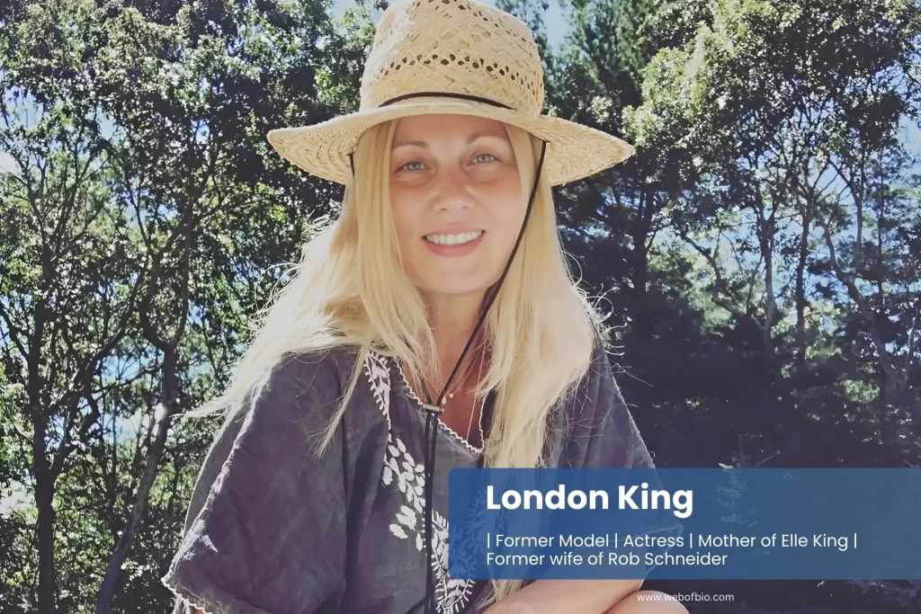 London King hat dress sitting poolside.