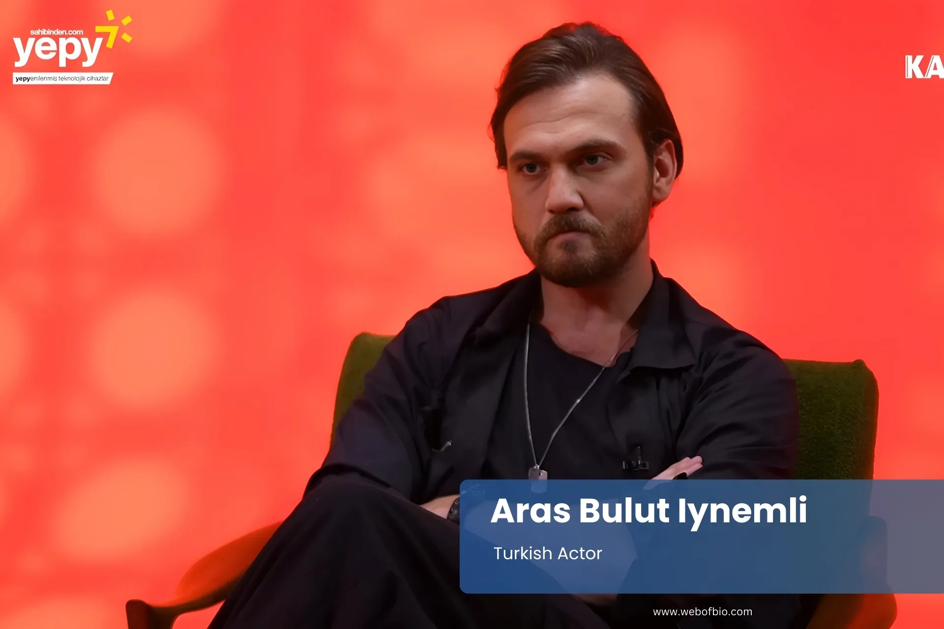 Aras Bulut Iynemli sitting in chair, arms crossed.